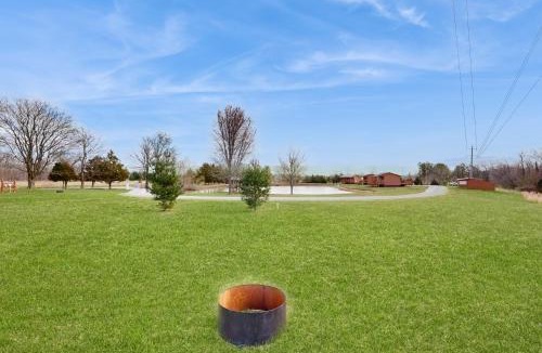Murphysboro House | Blue Line Resort (All 3 Cabins)