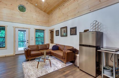 Epworth House | Blue Ridge Mountainside Cottage w/Fire Pit!