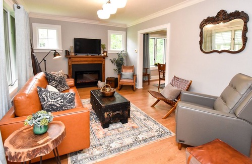 Peoria Heights House | Bluebird Beauty in the Heights! Large 3bd/2 bth close to everything in Heights!