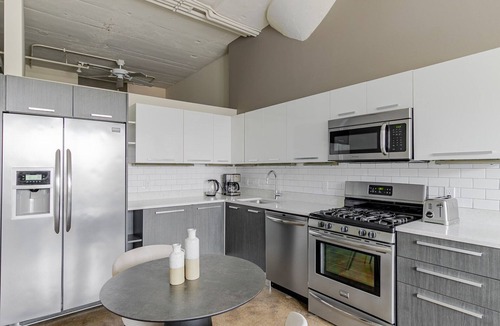West Loop Apartment | Blueground | Fulton Market, gym & AC, nr park