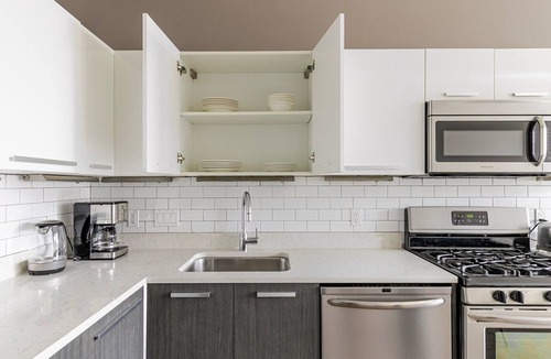 West Loop Apartment | Blueground | Fulton Market, gym & AC, nr park
