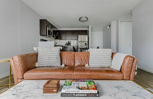 Rush and Division Apartment | Blueground | Gold Coast, AC, nr Hancock Center
