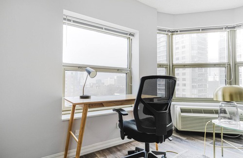 Rush and Division Apartment | Blueground | Gold Coast, BBQ & gym, nr Hancock