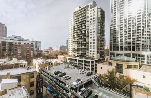 Rush and Division Apartment | Blueground | Gold Coast, BBQ & gym, nr Hancock