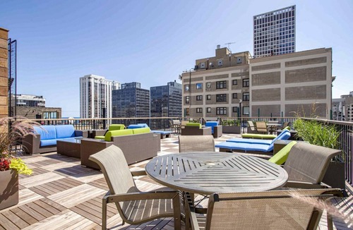 Near North Side Apartment | Blueground | Gold Coast, rooftop & gym, nr Hancock