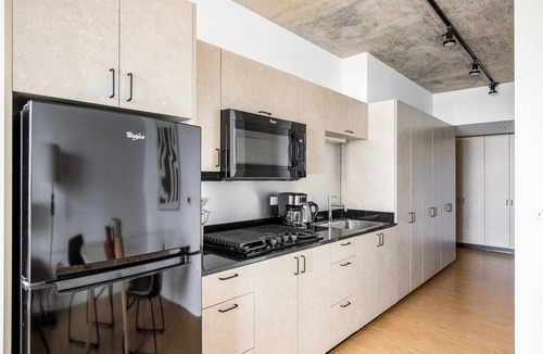 River North Apartment | Blueground | Goose Island, lounge, nr Lincoln Park