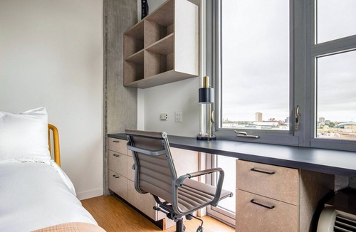 River North Apartment | Blueground | Goose Island, lounge, nr Lincoln Park