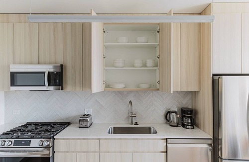 Illinois Medical District Apartment | Blueground | Medical District 1bd apartment