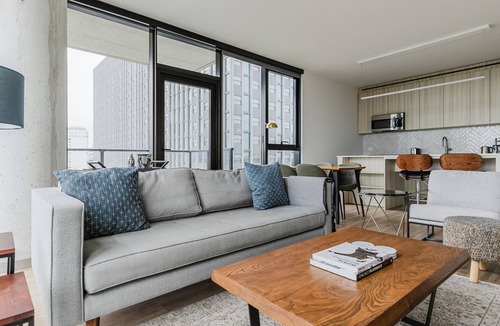 Illinois Medical District Apartment | Blueground | Medical District 2bd apartment