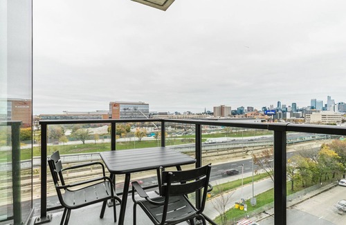 Illinois Medical District Apartment | Blueground | Medical District 2bd apartment