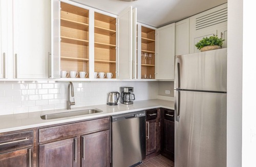 Near North Side Apartment | Blueground | Near North, pool, nr Chicago River
