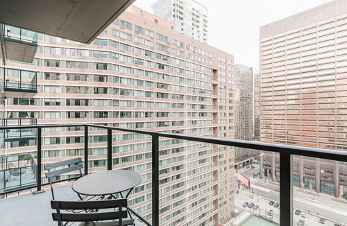 Streeterville Apartment | Blueground | River North, balcony & pool, nr Pier