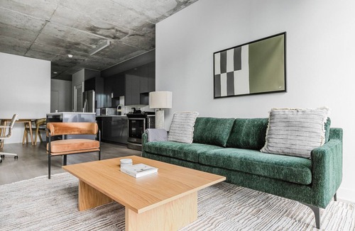 West Town Apartment | Blueground | River North, rooftop & pool, nr Mart