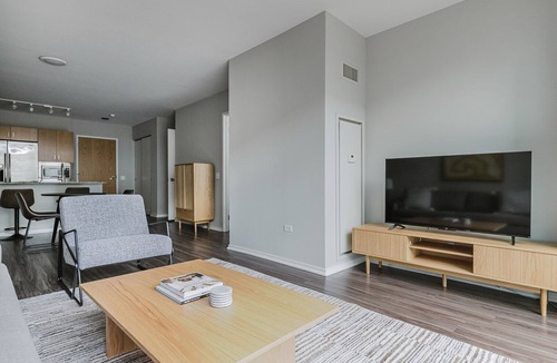 Streeterville Apartment | Blueground | River North, rooftop & pool, nr Mart