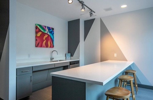 Killgubbin Apartment | Blueground | The Loop, pool & gym, nr Willis
