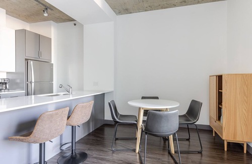 Downtown Chicago Apartment | Blueground | The Loop, pool & gym, nr Willis
