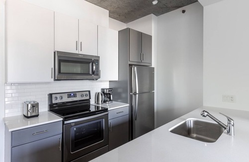 Downtown Chicago Apartment | Blueground | The Loop, pool & gym, nr Willis