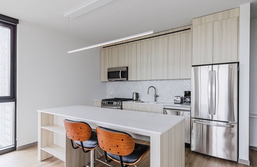 Illinois Medical District Apartment | Blueground | Tri-Taylor, pool, nr Union Park