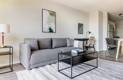 West Loop Apartment | Blueground | West Loop, gym & bbq, nr Willis Tower