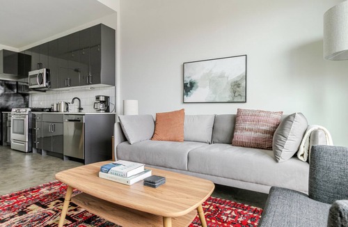 Near West Side Apartment | Blueground | West Loop, gym & bbq, nr Willis Tower
