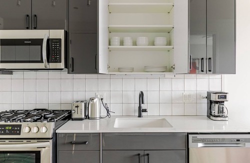 Near West Side Apartment | Blueground | West Loop, gym & bbq, nr Willis Tower