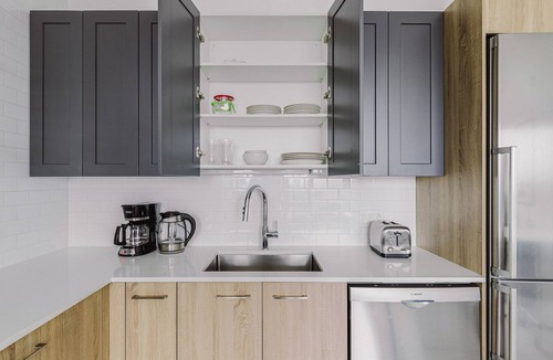 Near West Side Apartment | Blueground | West Loop, pool & AC, nr Willis