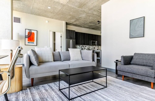 Near West Side Apartment | Blueground | West Loop, pool & AC, near park