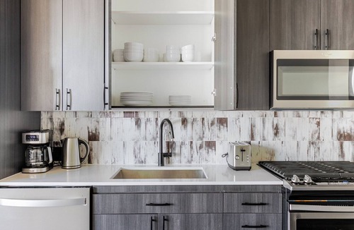 Near West Side Apartment | Blueground | West Loop, pool & AC, near park