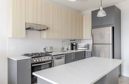 West Town Apartment | Blueground | West Town, washer, nr Chicago River