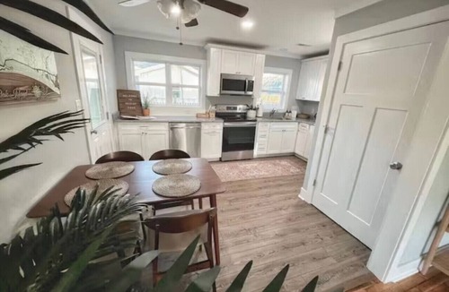 Long Beach House | BOHO beach home 2 minutes to beach, food, and fun