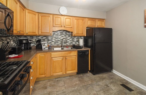 Bolingbrook House | Bolingbrook FHS Rental - Old Stone Rd