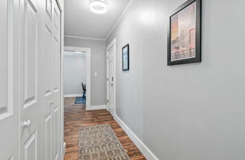 Whitefield House | Bond Modern Cozy Apt 2nd Floor