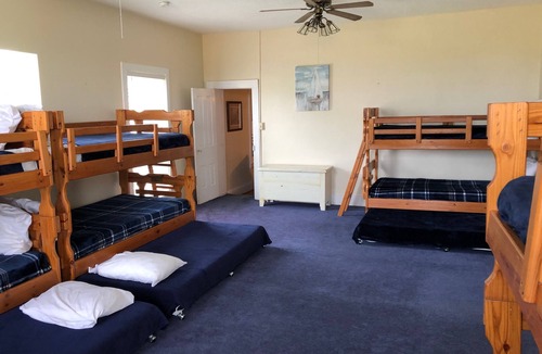 Nauvoo House | BOOK Hyrum Smith's Farm, Sleeps Up To 30!