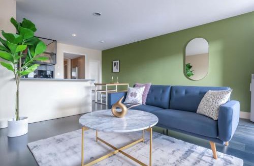 Riverside Apartment | Boulevard Stays Relaxed 1BR King Suite Near Downtown Pool & Gym Access