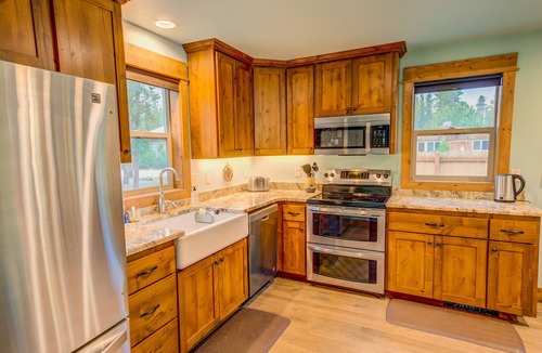 West Yellowstone House | Boundary Basecamp Unit B | Walk to Yellowstone