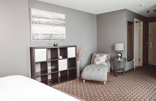 Zion Hotel | Boutique Charm with Relaxing Firepit Evenings, Games, Books & Garden Charm