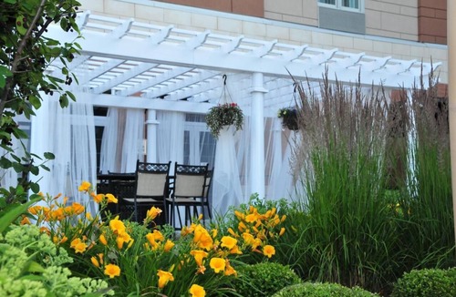 Zion Hotel | Boutique Comfort w/Library Lounge, Game Nights, Firepits & Outdoor Spaces