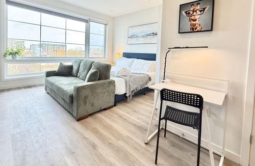 Poplar Apartment | Boutique Studio with Rooftop View and Gym