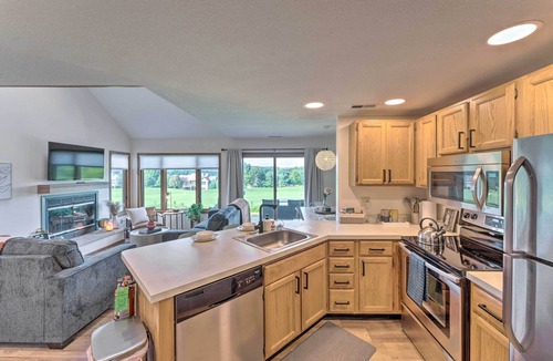 The Galena Territory House | Boutique townhome w/fire pit, KING bed, mezzanine loft & golf views!