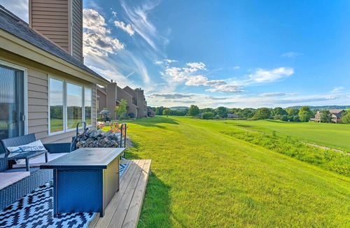 The Galena Territory House | Boutique townhome w/fire pit, KING bed, mezzanine loft & golf views!