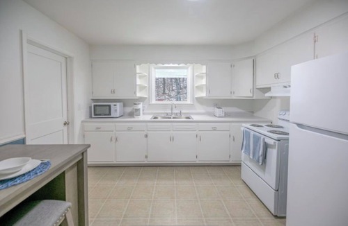 Peoria Heights House | Bow wow-meow 2nd- Five minutes from downtown Peoria