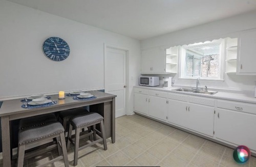 Peoria Heights House | Bow wow-meow 2nd- Five minutes from downtown Peoria