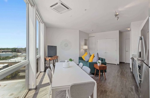 West Bucktown Apartment | Brand New 2BR Chicago City Escape