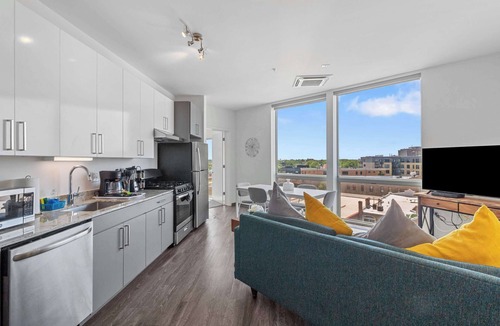 West Bucktown Apartment | Brand New 2BR Chicago City Escape