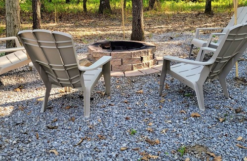 Bluford Cabin | Brand New Cabin conveniently located near Hwy 15, I-64, and I-57