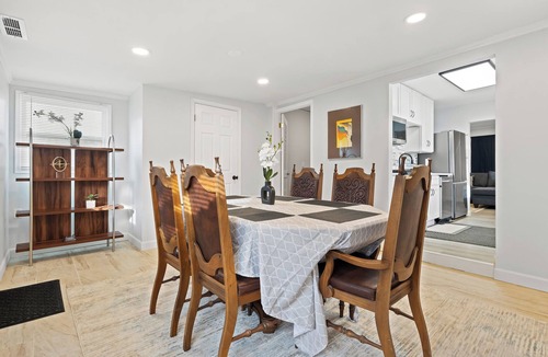 Waukegan House | Breezy Vista by Naval Base