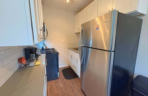 Hyde Park Apartment | Bright 1BR Unit in a Prime Spot