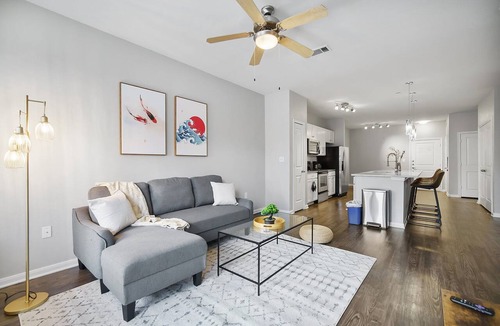 St. Edwards Apartment | Bright 2BR Flat w/Balcony + Pool | Walk to SoCo