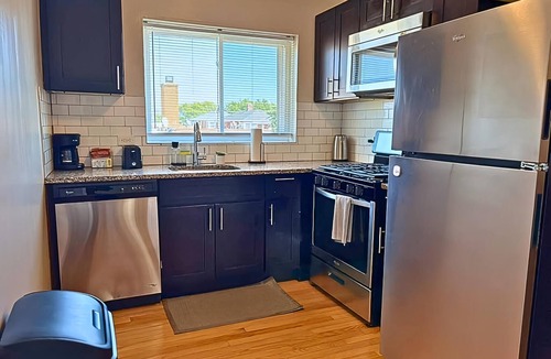 West Ridge Apartment | Bright & Airy 1-Bedroom Unit