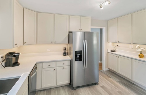 Libertyville House | Bright and Spacious 5-bedhouse in charming Libertyville Near Downtown